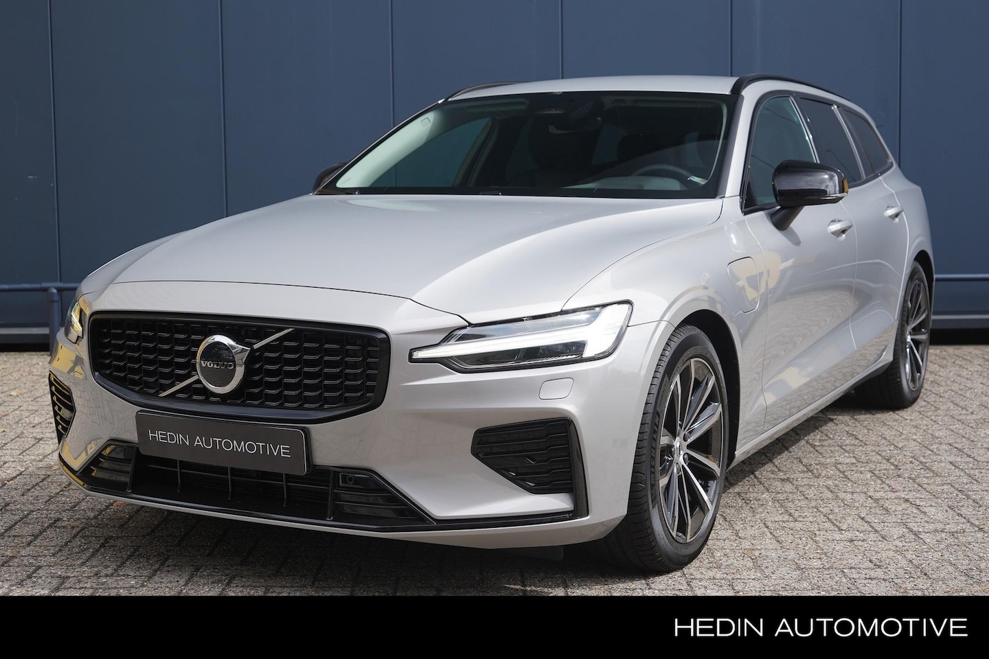 Volvo V60 - 2.0 T6 Plug-in hybrid AWD Plus Dark | Trekhaak | Stoelventilatie | Lightning | Parkeercame - AutoWereld.nl