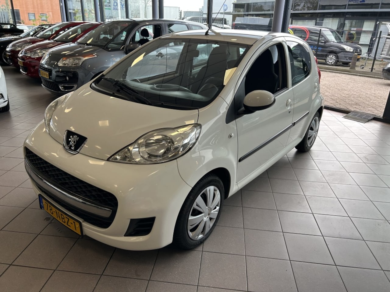 Peugeot 107 - 1.0-12V XS APK 08-25 BJ 2010 !!! - AutoWereld.nl
