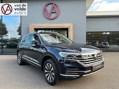 Volkswagen Touareg - 3.0 TSi eHybrid 4MOTION Elegance | Panoramadak | Head up | Leder | Rijklaar incl. garantie