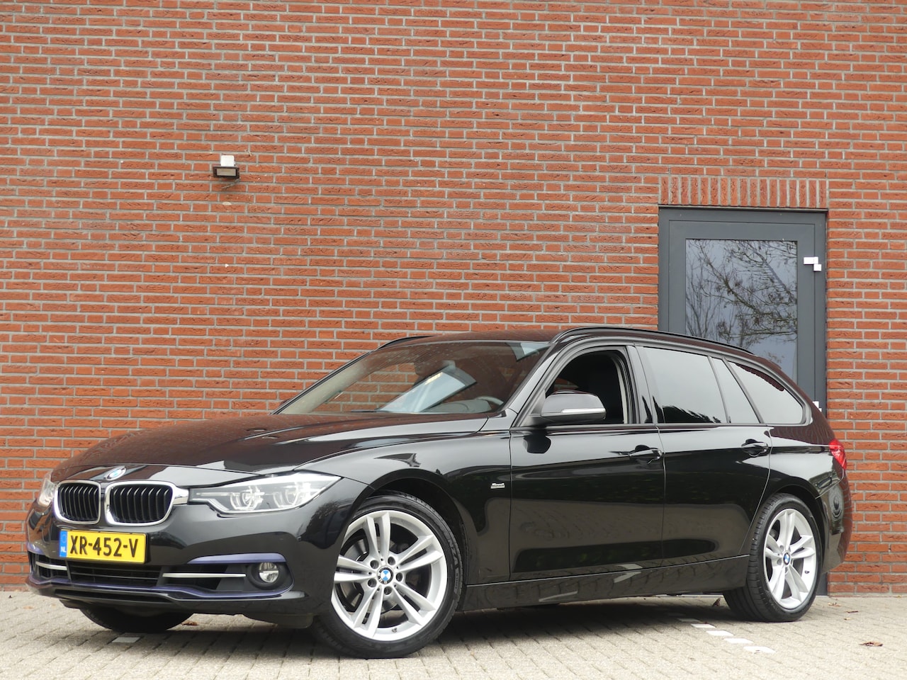 BMW 3-serie Touring - 318i High Executive / Sportstoelen / Leer - AutoWereld.nl