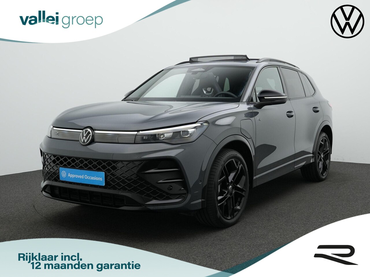 Volkswagen Tiguan - 1.5 eHybrid 204 pk DSG R-Line Edition | Panoramadak | Trekhaak | Adaptive Cruise | Side As - AutoWereld.nl