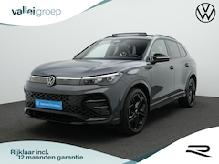 Volkswagen Tiguan - 1.5 eHybrid 204 pk DSG R-Line Edition | Panoramadak | Trekhaak | Adaptive Cruise | Side As