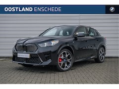 BMW iX2 - eDrive20 M Sport / Trekhaak / Sportstoelen / Achteruitrijcamera / M Adaptief onderstel / C