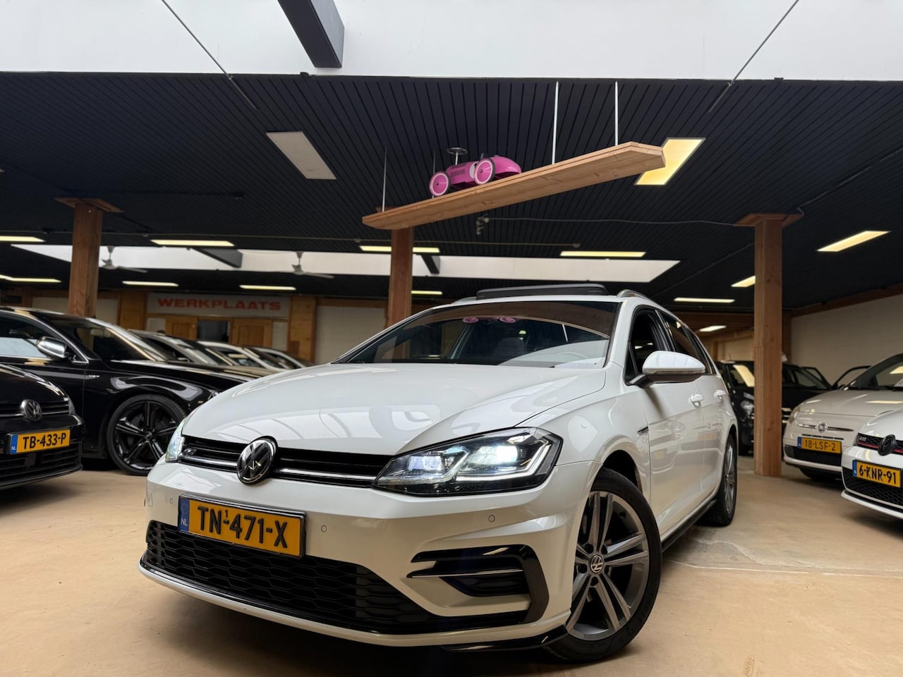 Volkswagen Golf Variant - 1.0 TSI Highline Business R DSG Trekhaak Pano Keyless - AutoWereld.nl
