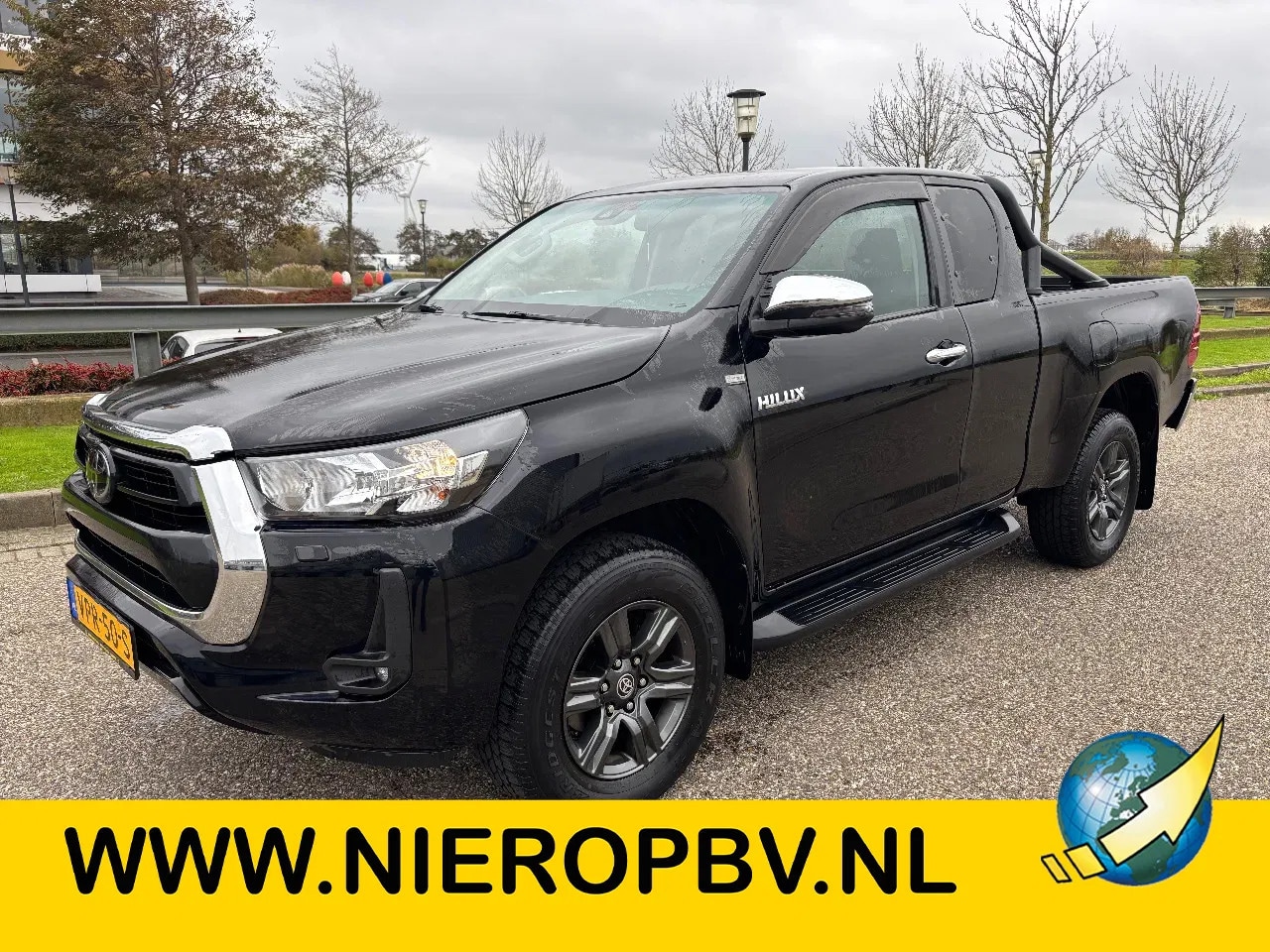 Toyota HiLux - 2.4 D4-D Xtra Cab Automaat Airco Cruisecontrol Trekhaak 29000KM - AutoWereld.nl