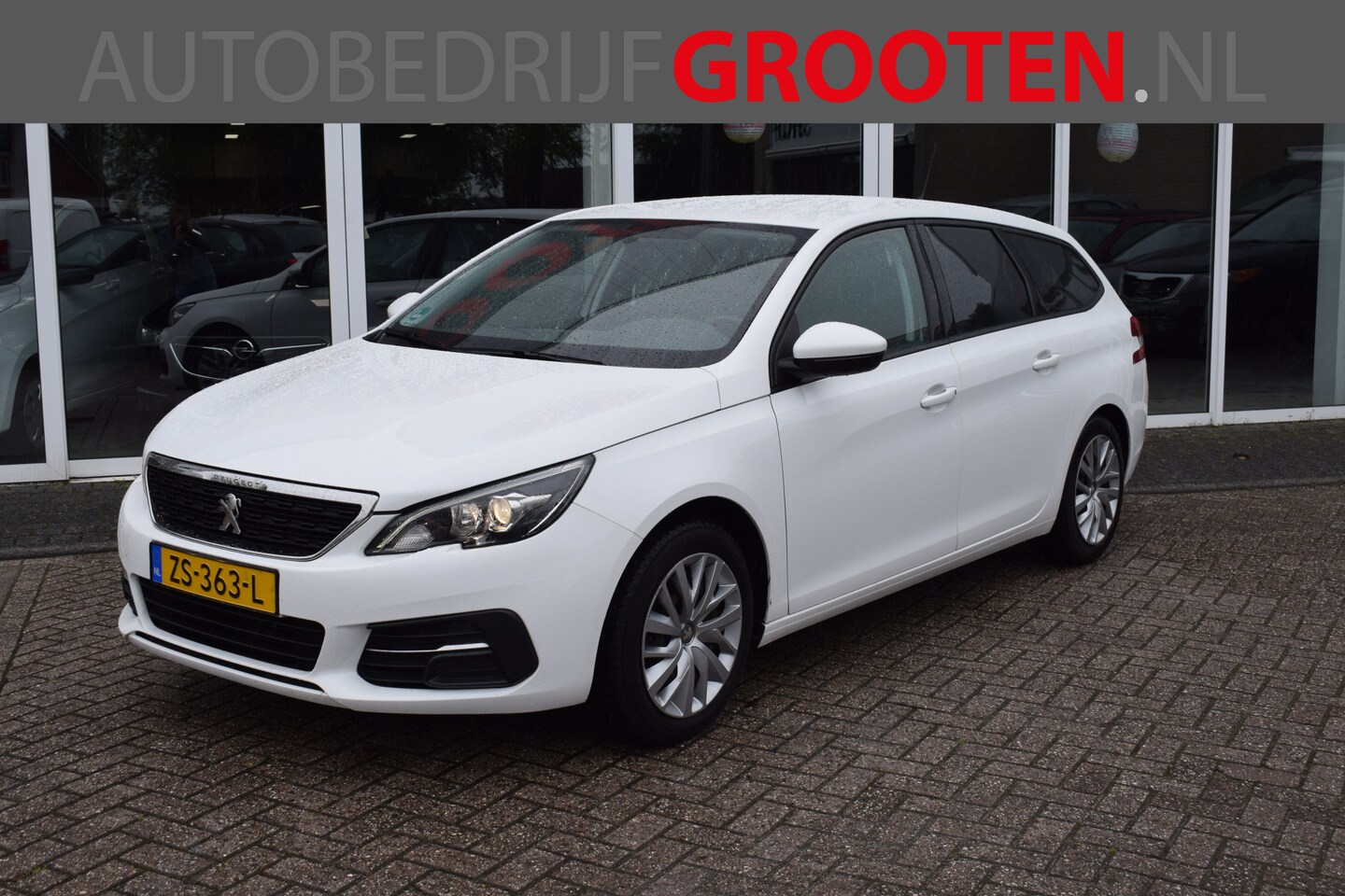 Peugeot 308 SW - 1.2 PureTech Blue Lease//Navi//Trekhaak!! - AutoWereld.nl