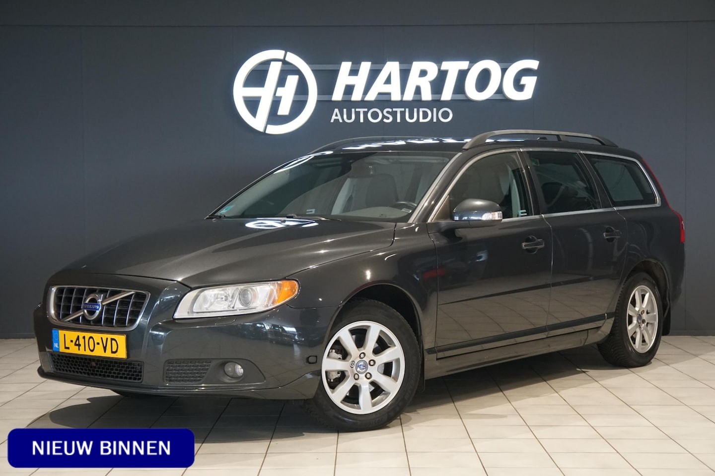 Volvo V70 - 2.0F Momentum + TREKHAAK / STOELVERWARMING / XENON - AutoWereld.nl