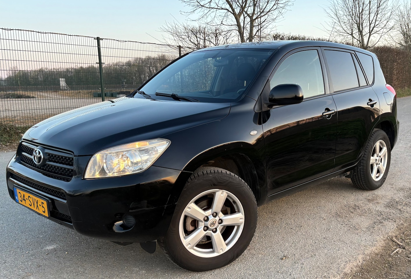 Toyota RAV4 - 2.0 VVTi Linea Terra 4x4, trekhaak, airco, getint glas - AutoWereld.nl