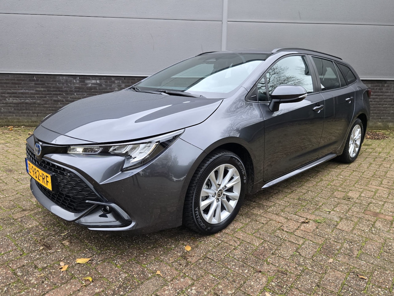 Toyota Corolla Touring Sports - Hybrid 140 Active - AutoWereld.nl