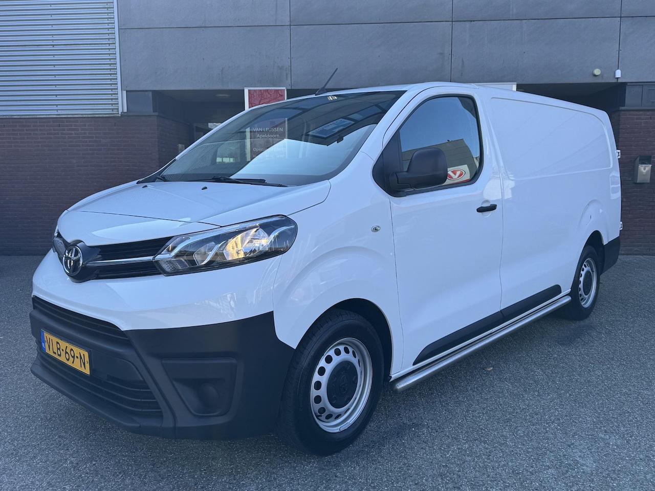 Toyota PROACE Long Worker - 1.5 D-4D 102PK COOL COMFORT 3-PERS AIRCO SIDE-BARS BETIMMERING-LAADRUIMTE NL-AUTO - AutoWereld.nl