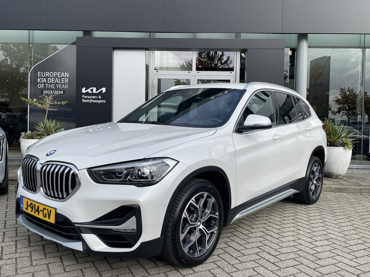 BMW X1 - sDrive20i High Executive | Stoelverwarming | Led | Leder | Sfeerverlichting | - AutoWereld.nl