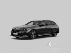 BMW 5-serie Touring - 530e xDrive M Sport Pro | Shadow | Harman/Kardon | Iconic Glow | Trekhaak | 20 Inch | Driv