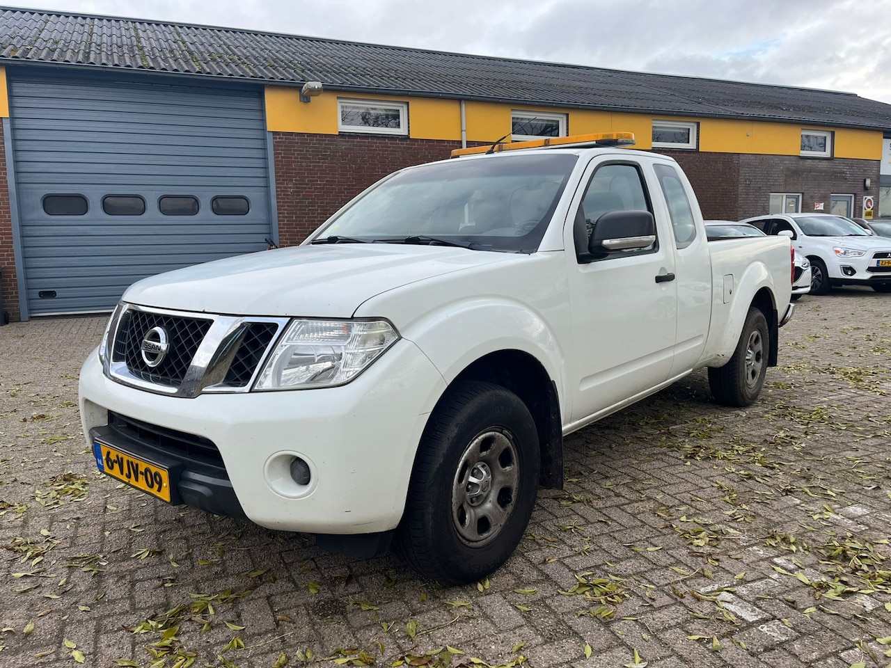 Nissan Navara - 2.5 dCi XE King Cab 4WD Airco - AutoWereld.nl