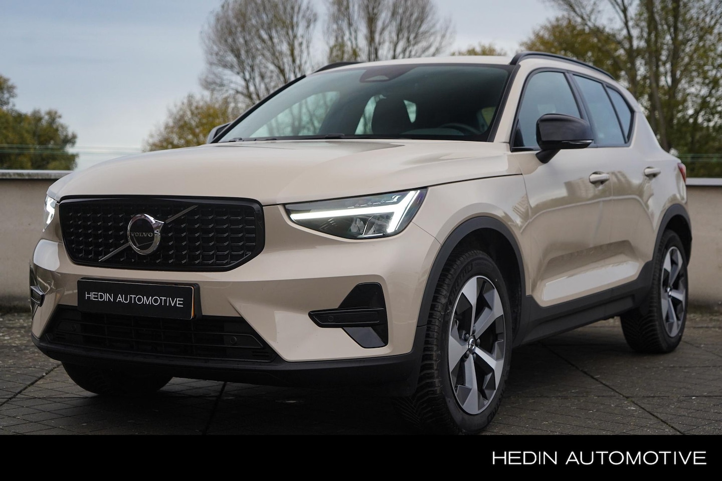Volvo XC40 - 2.0 B4 Plus Dark | Trekhaak | Verwarmbare voorruit | Achteruitrijcamera | 19 inch | Google - AutoWereld.nl