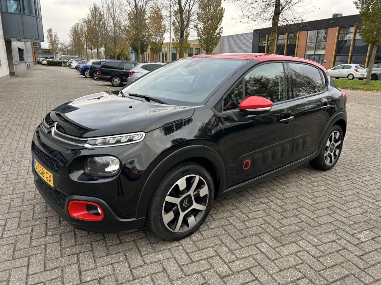 Citroën C3 - 1.2 PT S&S Shine NAVI CARPLAY PDC CRUISE NAP! - AutoWereld.nl