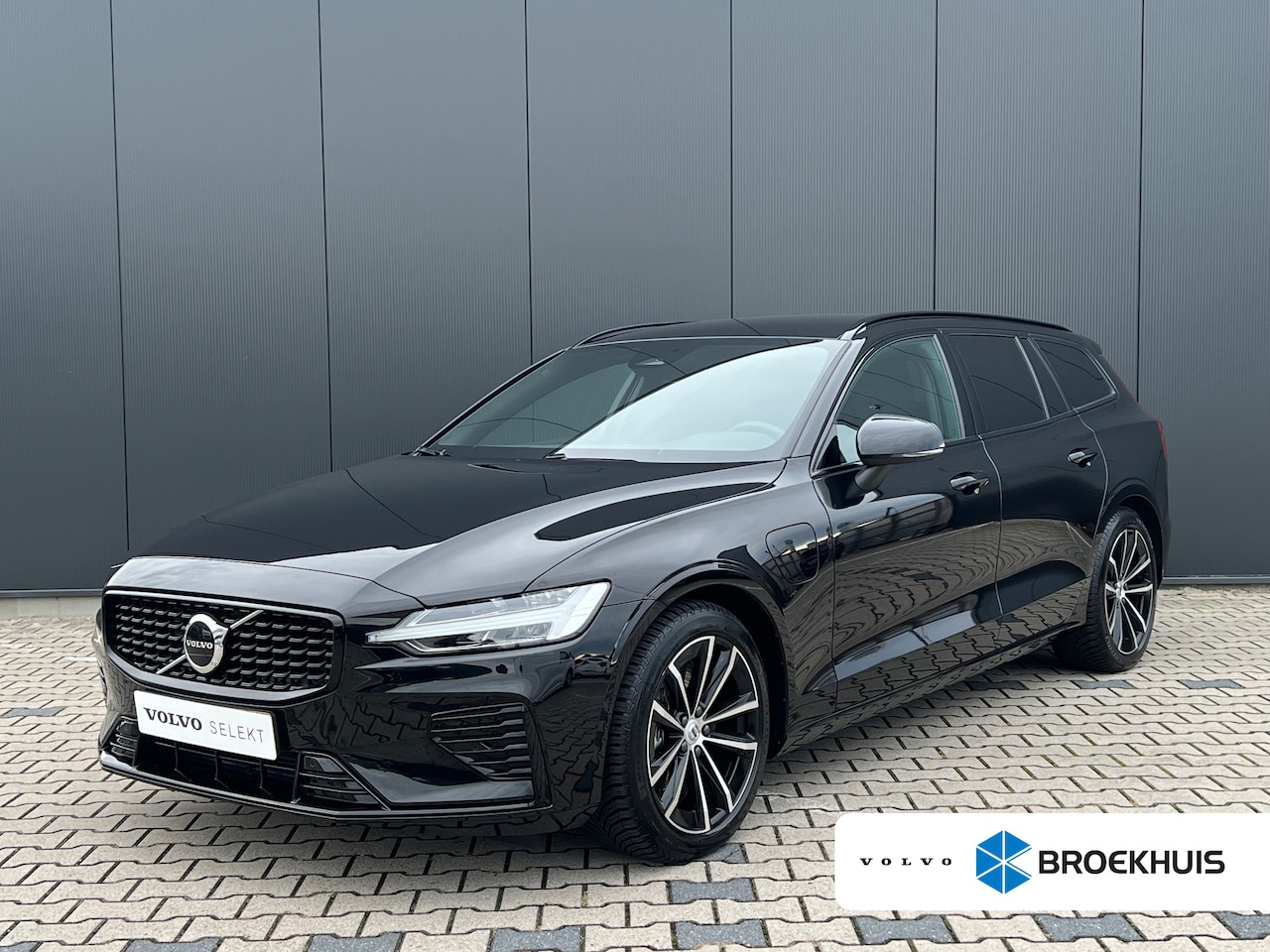 Volvo V60 - T6 Plug-in hybrid AWD Plus Dark | Sportstoelen | Adaptieve Cruise control | Stoel en stuur - AutoWereld.nl