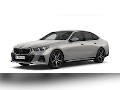 BMW 5-serie - 520i M-Sport HeadUp H/K Pano Driving Pro Trekhaak Stoelventilatie