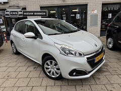 Peugeot 208 - 1.2 PureT. Parelmoer wit Navi Distri VV