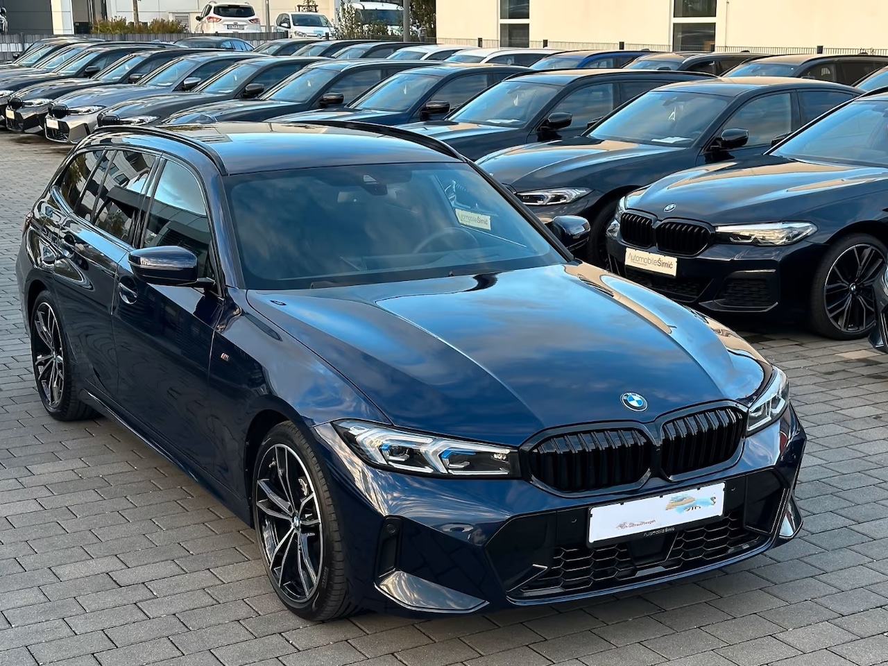 BMW 3-serie Touring - 320d xDrive M-SPORT ** LED, NAVI+, HALF-LEDER, VERW. ST, HuD, TREKH, 19-inch LMV, TANSANIT - AutoWereld.nl