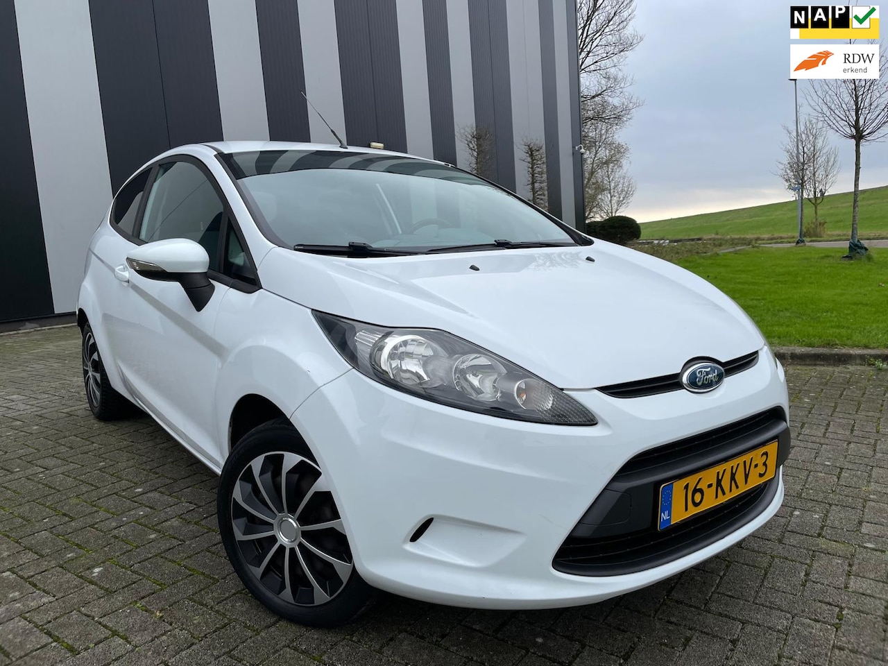 Ford Fiesta - 1.25 Limited Nw APK-Airco-ElekPakket-Trekhaak-2 Sleutels - AutoWereld.nl