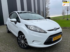 Ford Fiesta - 1.25 Limited Nw APK-Airco-ElekPakket-Trekhaak-2 Sleutels