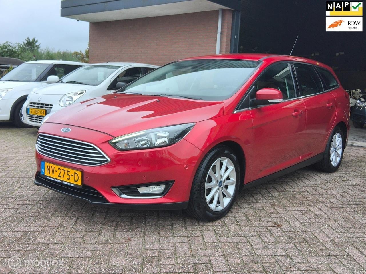 Ford Focus Wagon - 1.0 Titanium NAVI, DEALER OH, PDC, CRUISE - AutoWereld.nl