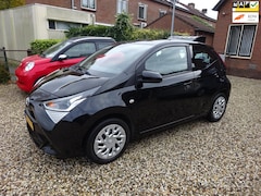 Toyota Aygo - 1.0 VVT-i x-play Airco, Achteruitrijcamera, Cruise controle, Elektrische ramen, Centrale d