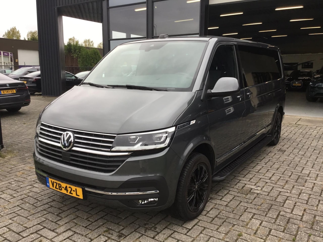 Volkswagen Transporter Caravelle - 2.0 TDI L2H1 30 ROLSTOELBUS - AutoWereld.nl