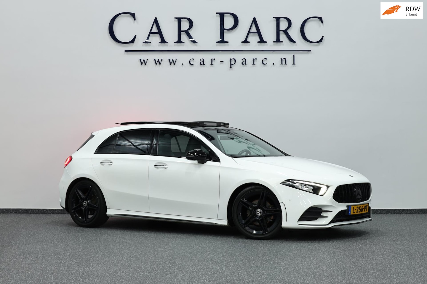 Mercedes-Benz A-klasse - 200 / 45 AMG LED/VIRTUAL/SFEER/PANO/HALF LEDER+S.VERWARMING/LMV/360 CAM/LINE/ACC/ECC/12 MD - AutoWereld.nl
