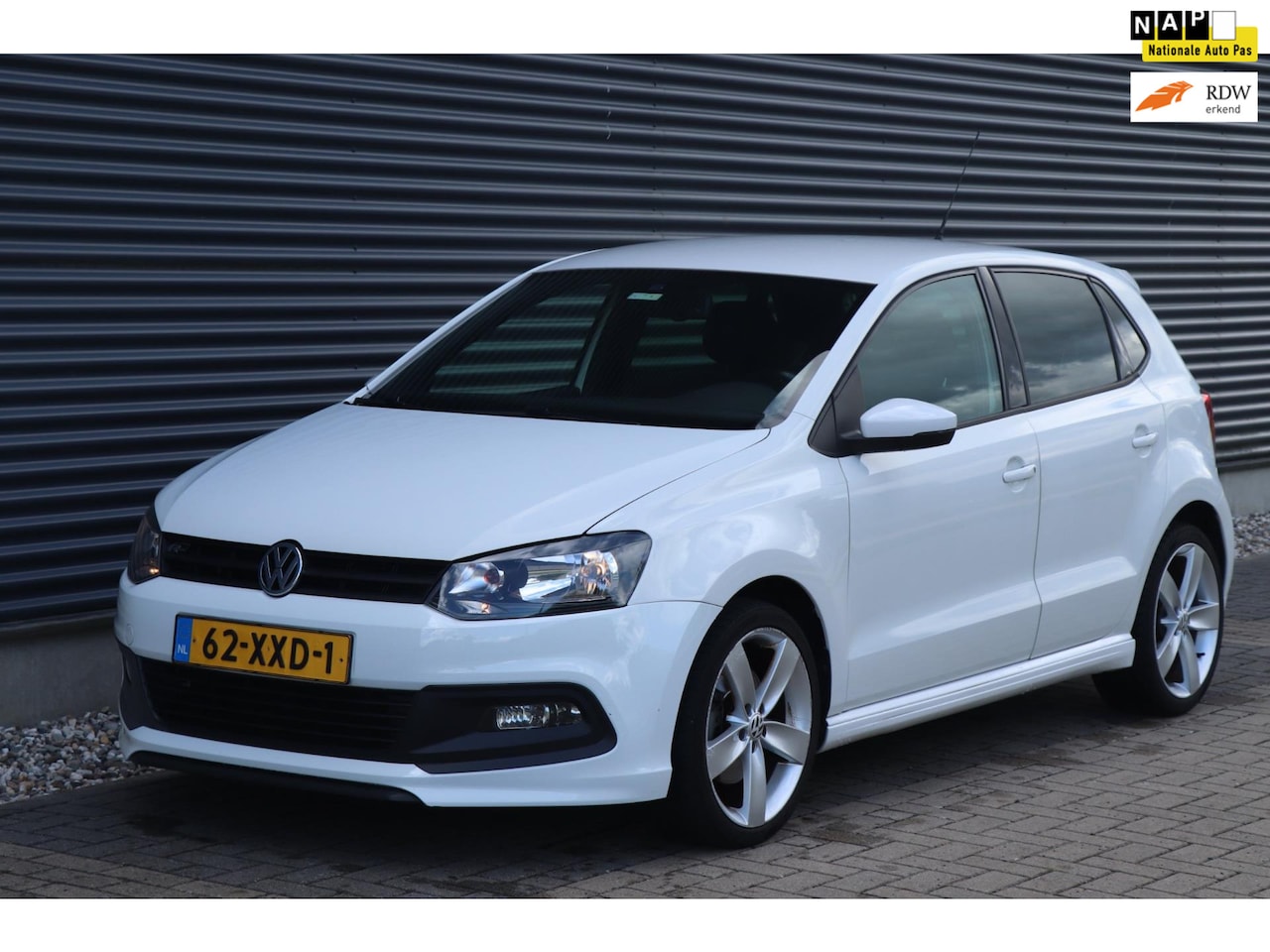 Volkswagen Polo - 1.2 TSI Highline | R-Line - 105 PK - NW APK . - AutoWereld.nl