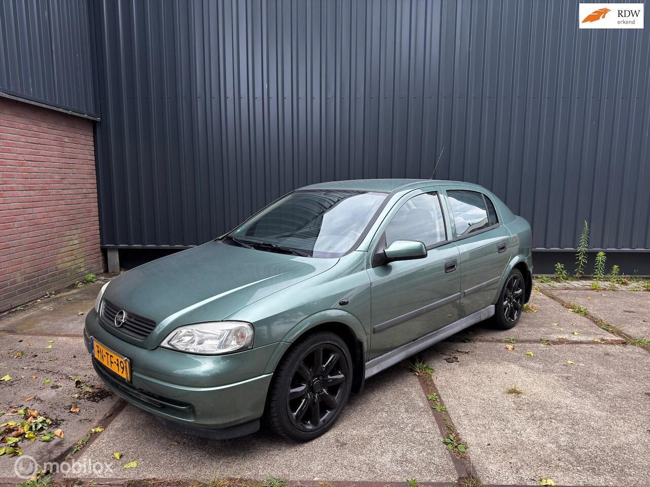 Opel Astra - 1.6 GL automaat - AutoWereld.nl