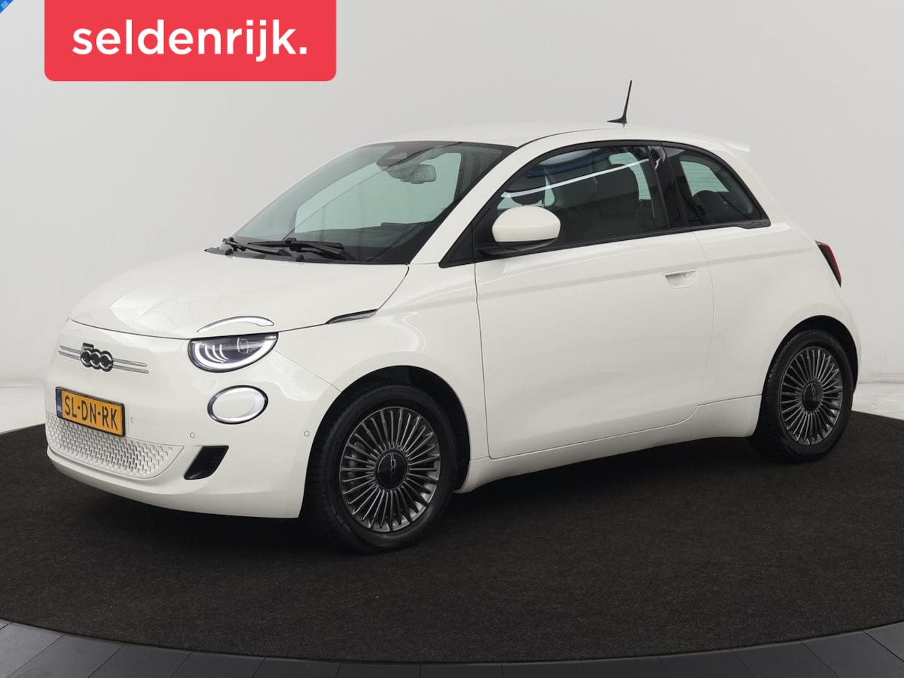 Fiat 500 - Icon 42 kWh | Stoelverwarming | Camera | Carplay | Full LED | Navigatie | Dodehoek detecti - AutoWereld.nl