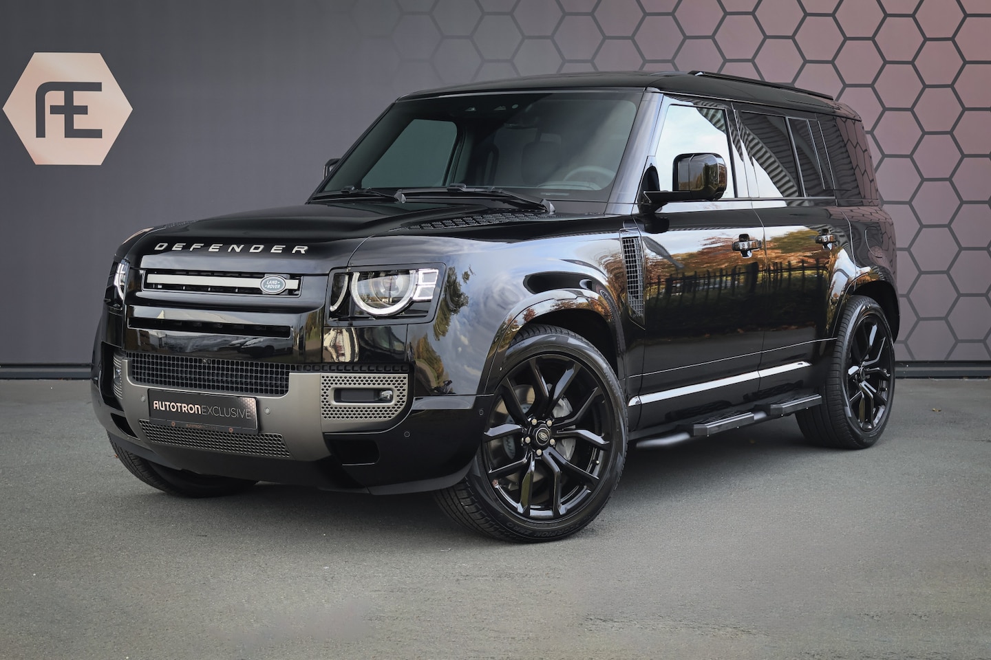 Land Rover Defender 110 - P300e X-Dynamic SE ADAPTIVE CRUISE | 360 CAMERA | PANORAMADAK | VOORRUITVERWARMING | MERID - AutoWereld.nl