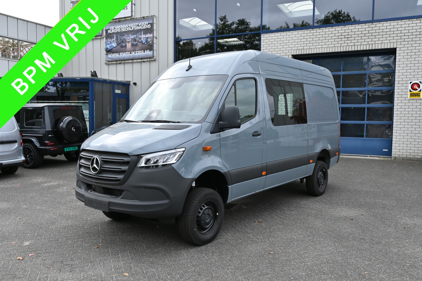 Mercedes-Benz Sprinter - 319 CDI 4x4 L2H2 Pro HD Distronic, Draaistoelen, LED, Electrische schuifdeur - AutoWereld.nl