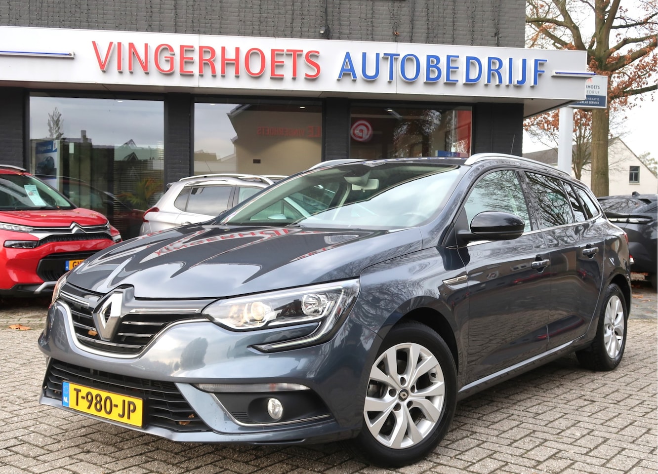 Renault Mégane Estate - 1.3 TCe Limited 115 Pk Benzine * Navigatie * Trekhaak * Vierseizoenenbanden * Climate & Cr - AutoWereld.nl