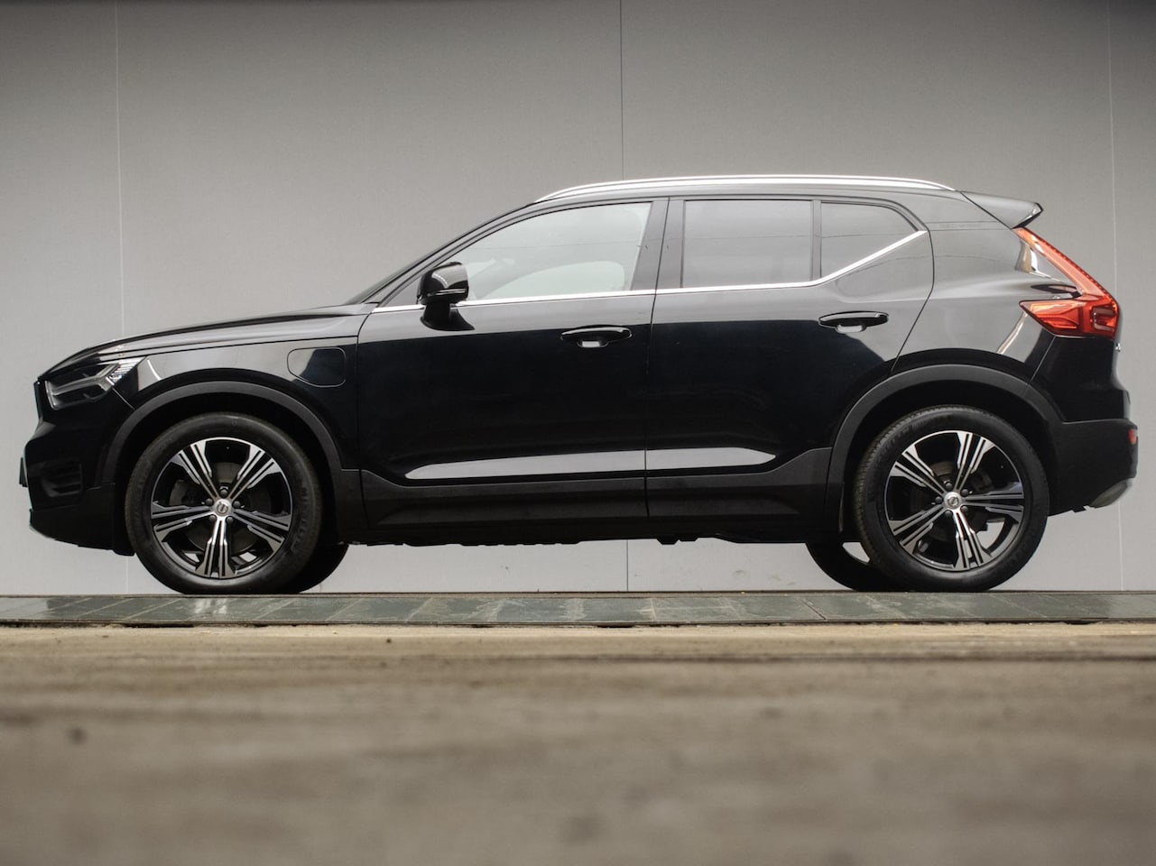 Volvo XC40 - 1.5 T4 Recharge Inscription Expression (APPLE CARPLAY,NAVI,LED,HARMAN/KARDON,SPORTSTOELEN, - AutoWereld.nl