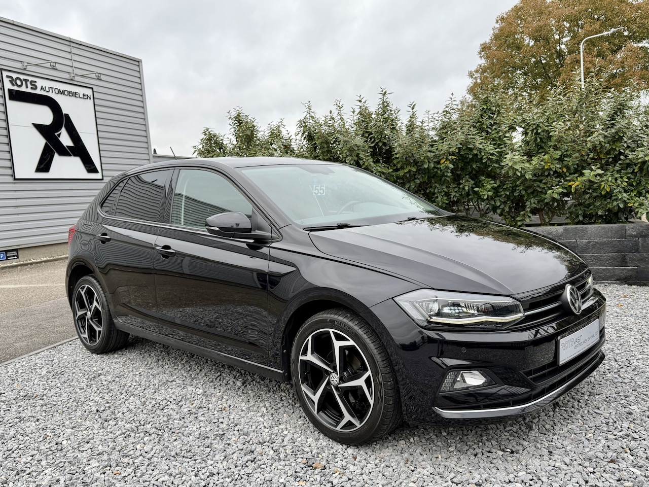 Volkswagen Polo - 1.0 TSI Highline DSG Navi|LED|Cruis|PDC|Media Zwart - AutoWereld.nl