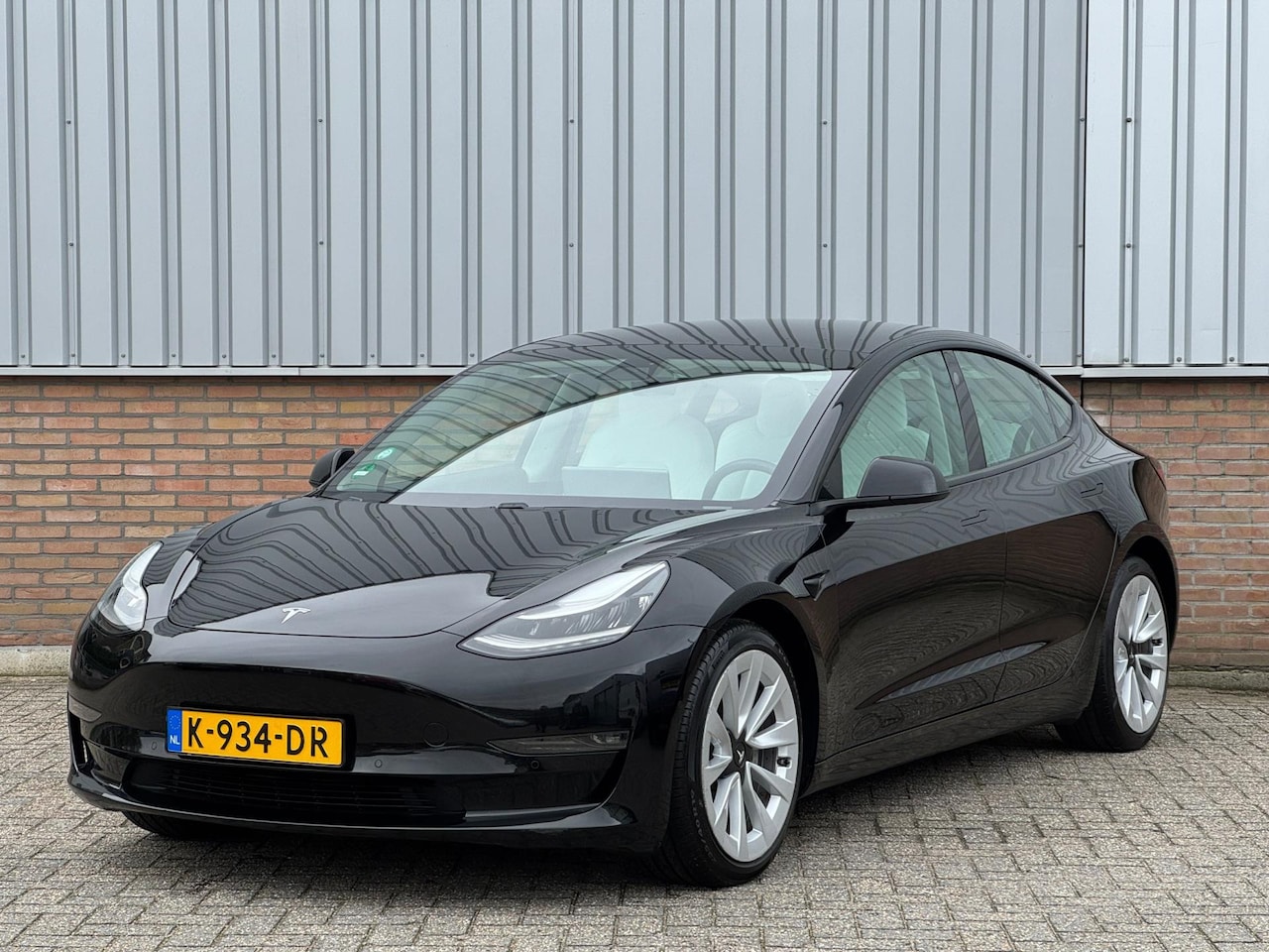 Tesla Model 3 - Long Range RWD Long Range AWD 75 kWh Warmtepomp/ Trekhaak/ 92% SoH - AutoWereld.nl
