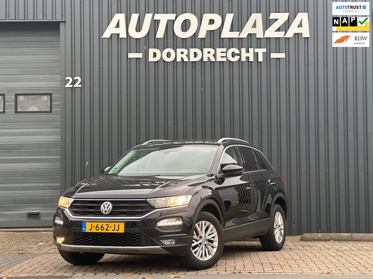 Volkswagen T-Roc - 1.0 TSI Style Business Virtual / Trekhaak - AutoWereld.nl