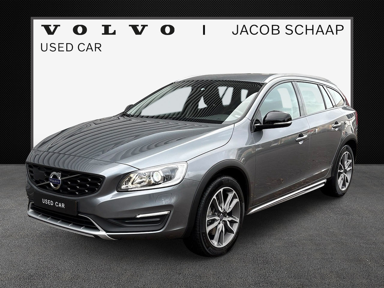 Volvo V60 Cross Country - 2.0 D3 Momentum / bi-xenon koplampen / Trekhaak / Verwarmbare voorruit / - AutoWereld.nl