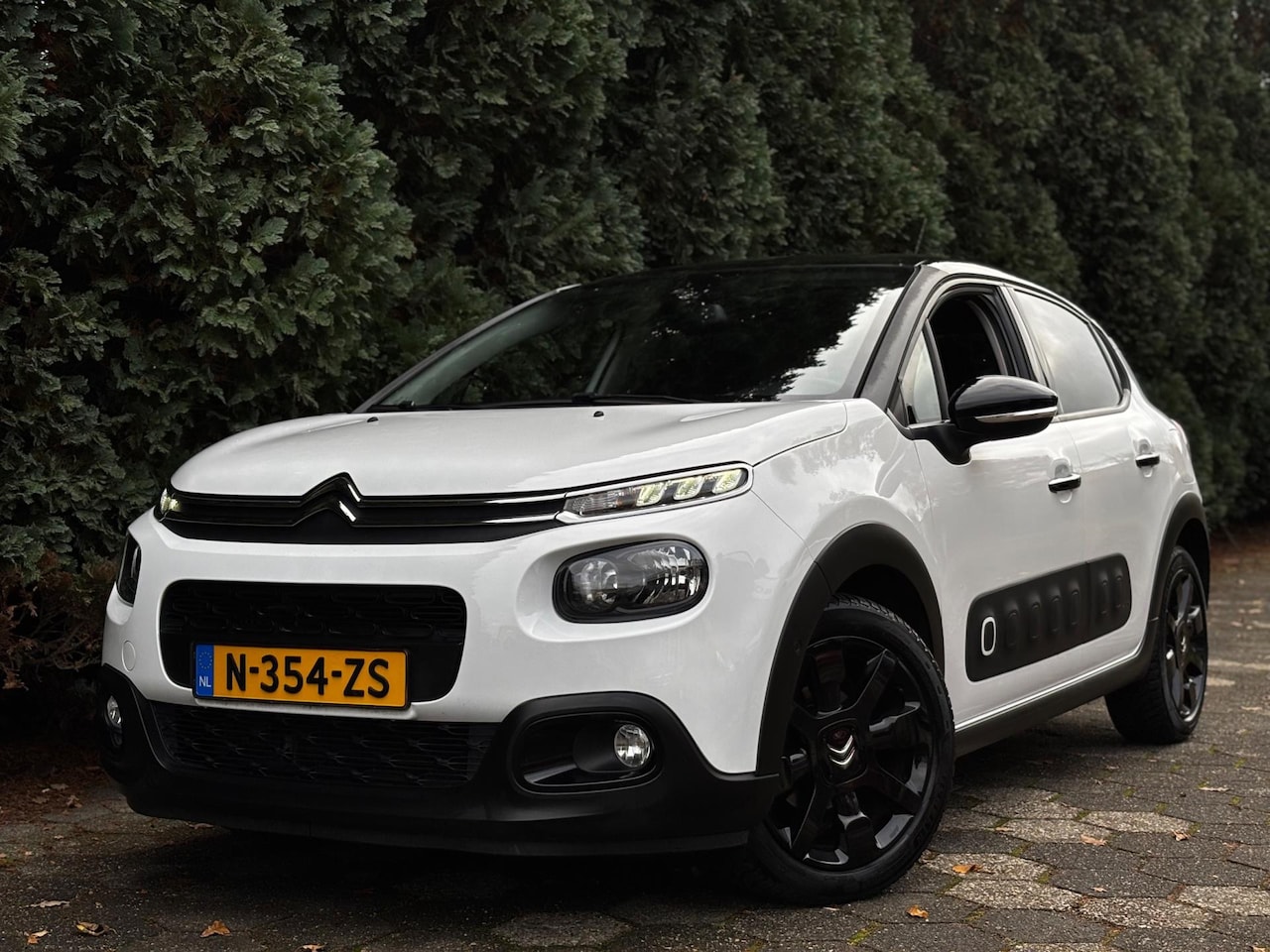Citroën C3 - 1.2 PureTech S&S Shine | Pano | Stoelverwarming - AutoWereld.nl
