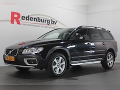 Volvo XC70 - 2.4 D5 Kinetic - Airco / Trekhaak / Parksens. achter
