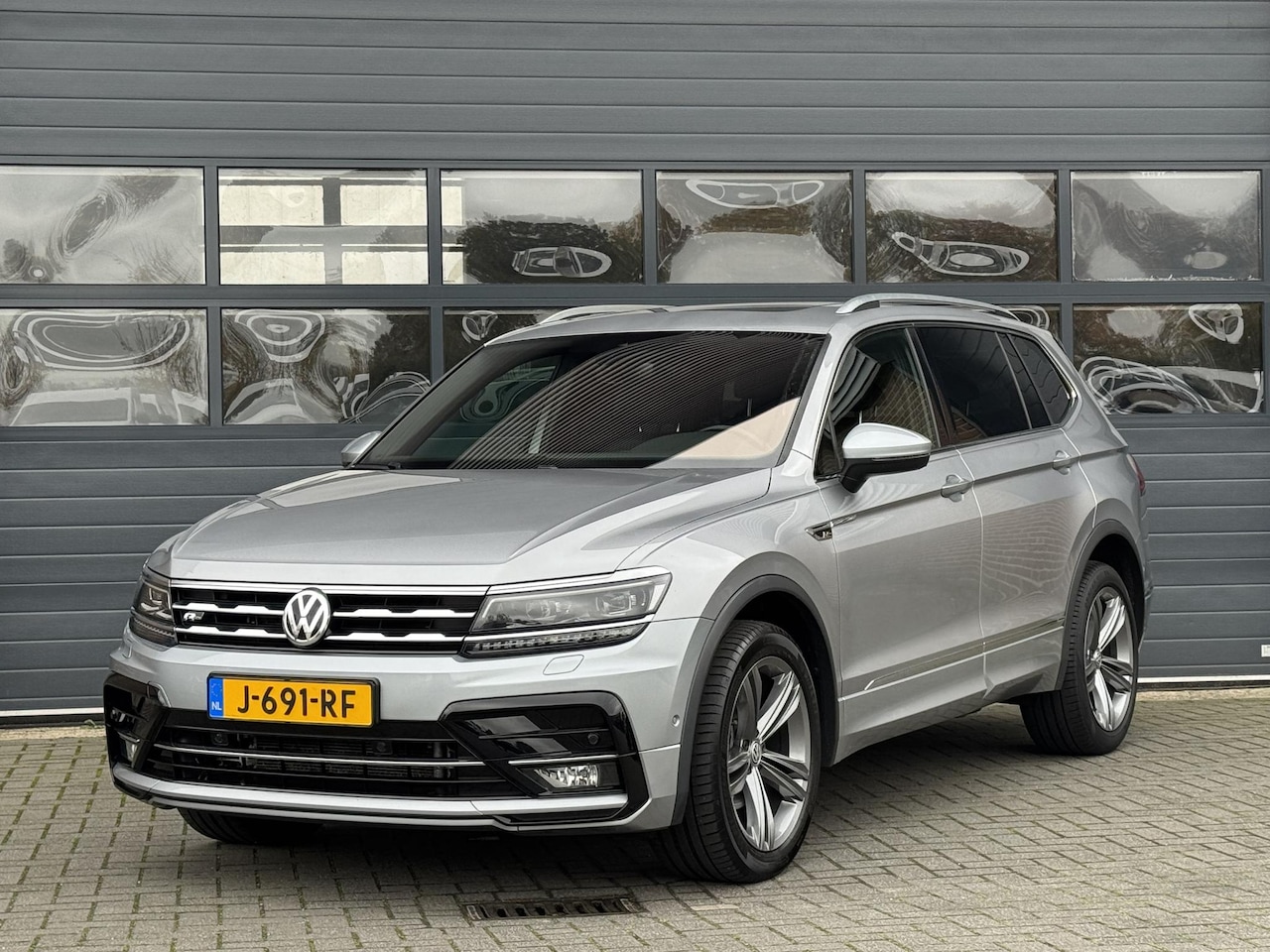 Volkswagen Tiguan Allspace - 1.5 TSI HIGHLINE BUSINESS R 7-PERS I LEDER PAKKET I TREKHAAK I SCHUIFDAK I AUTOMAAT I ADAP - AutoWereld.nl