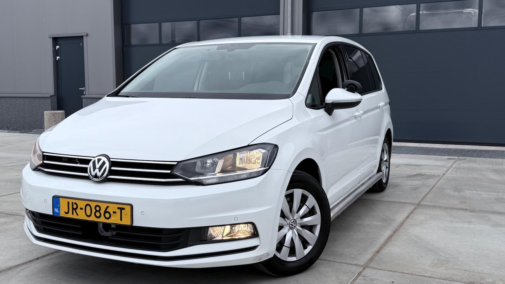 Volkswagen Touran - 2.0 TDI SCR Comfortline 2.0 TDI SCR Comfortline - AutoWereld.nl