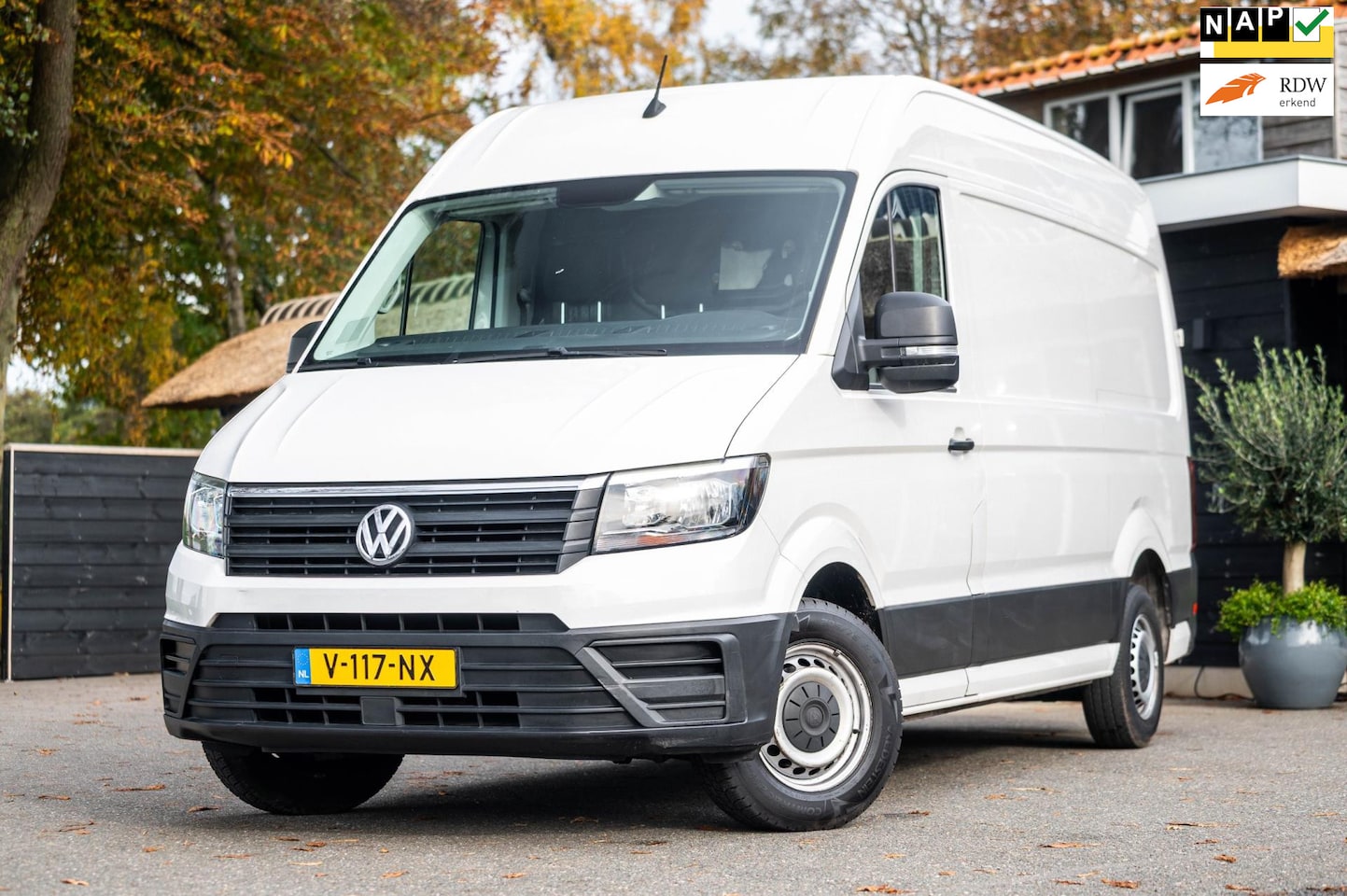 Volkswagen Crafter - 35 2.0 TDI L3H2 DC Trekhaak I 3 Zitplaatsen I Cruise I Airco I Navigatie I Bluetooth I Dea - AutoWereld.nl
