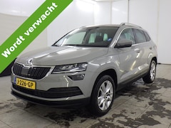 Skoda Karoq - 1.0 TSI Business Edition Wegklapbare trekhaak - Stoelverwarming - Achteruitrijcamera - Can