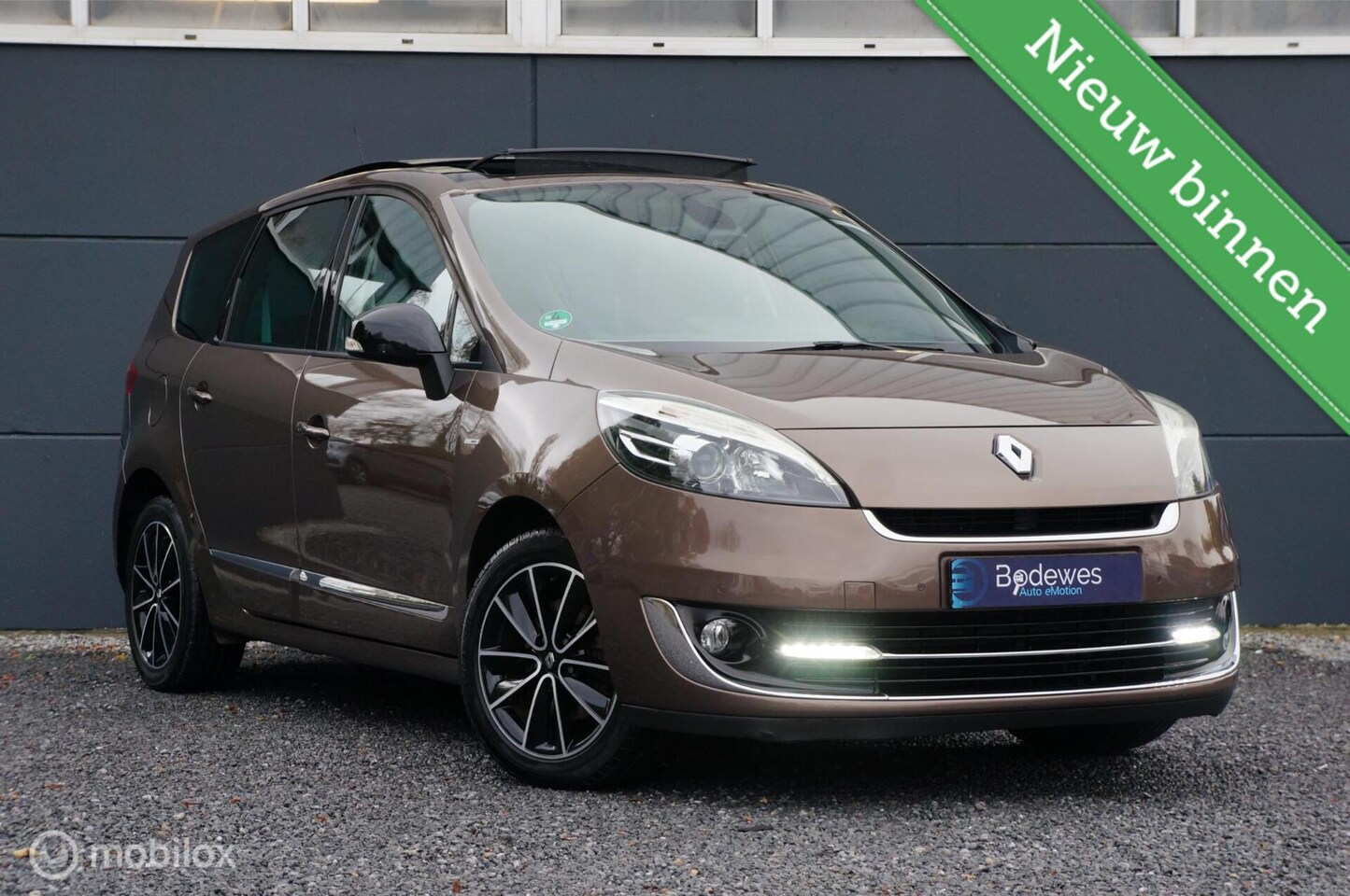 Renault Grand Scénic - 2.0 16v Bose Aut. Navi Schuif/Kantel ! - AutoWereld.nl