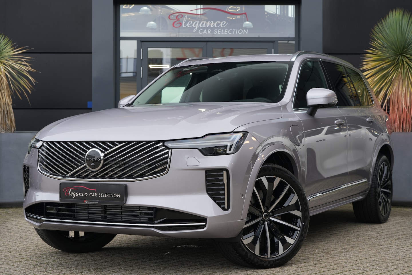 Volvo XC90 - 2.0 T8 Plug-in hybrid AWD Facelift Plus Bright 455pk Navigatie/Stoelverwarming/360Camera - AutoWereld.nl