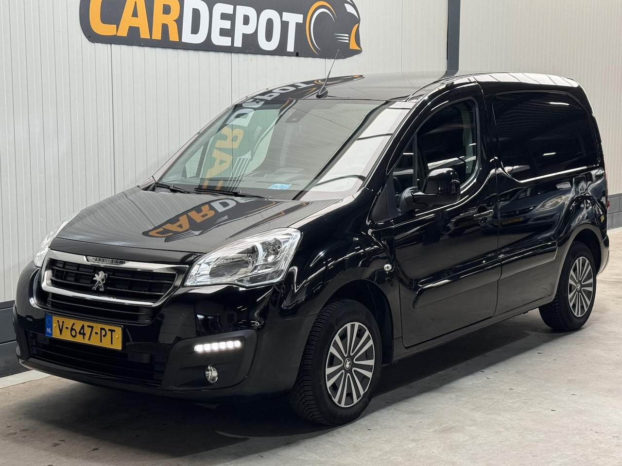Peugeot Partner - 120 1.6 BlueHDi 100 L1 Premium Pack S&S Eerste eigenaar. - AutoWereld.nl