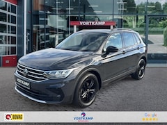 Volkswagen Tiguan - 2.0 TDI DSG LIFE URBAN SPORT TREKHAAK/PDC/ACC/E-KLEP/STOEL-STUURVERW